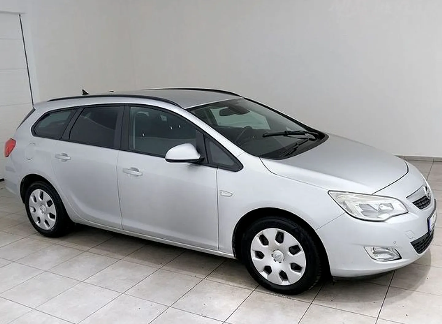 Opel Astra, 2011. gads