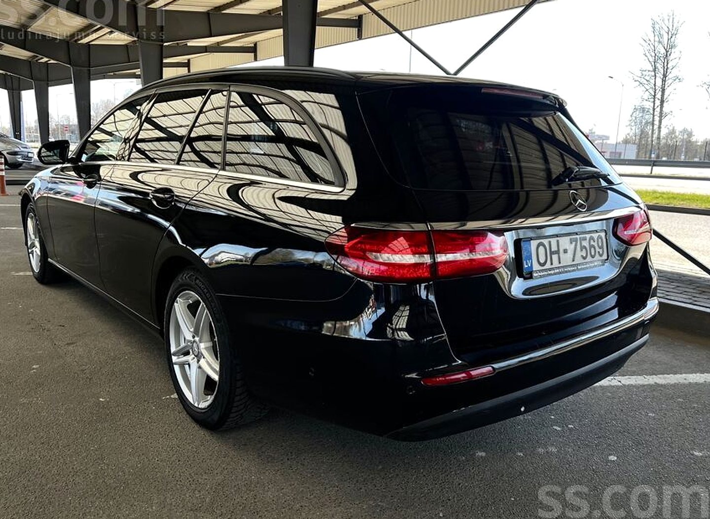 Mercedes-Benz E220 — foto 2