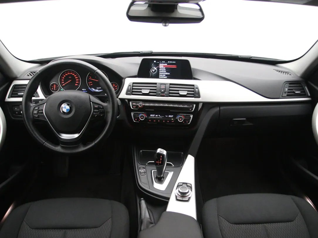 BMW 320 — foto 3