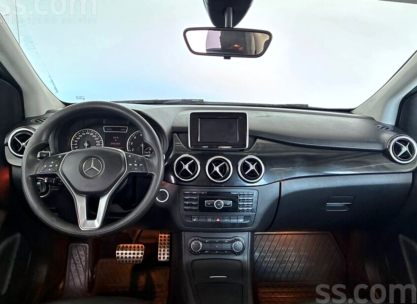 Mercedes-Benz B200 — foto 6
