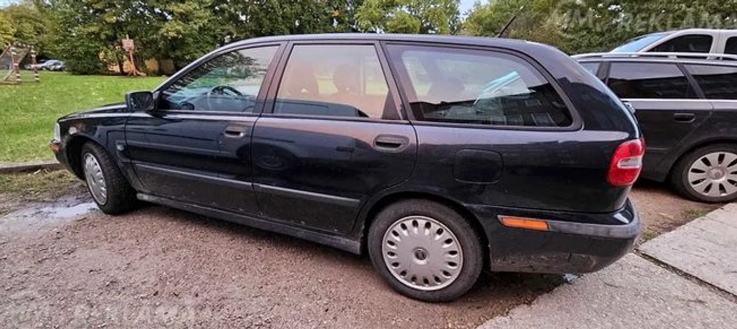 Volvo V40, 2000. gads