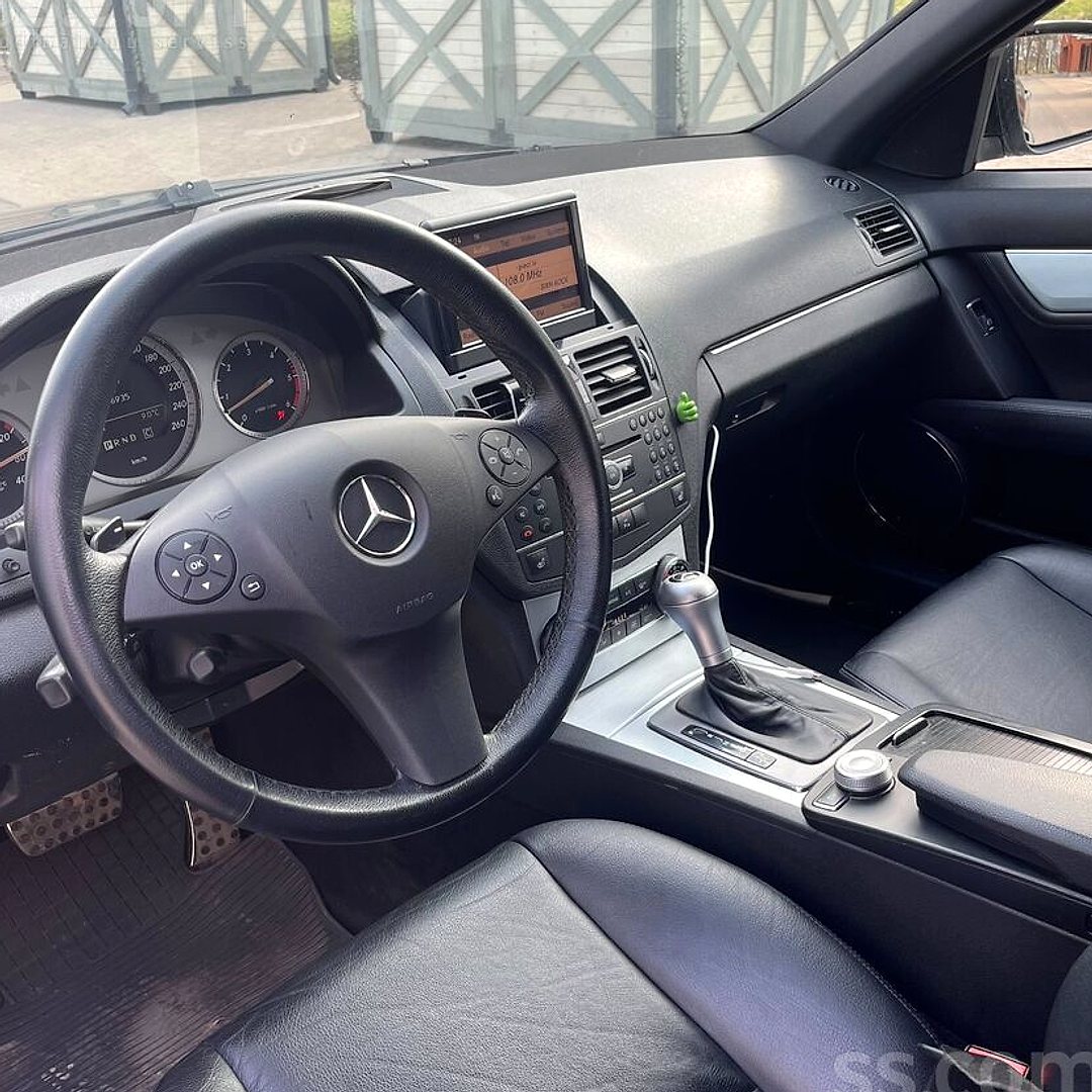 Mercedes-Benz C320 — foto 6