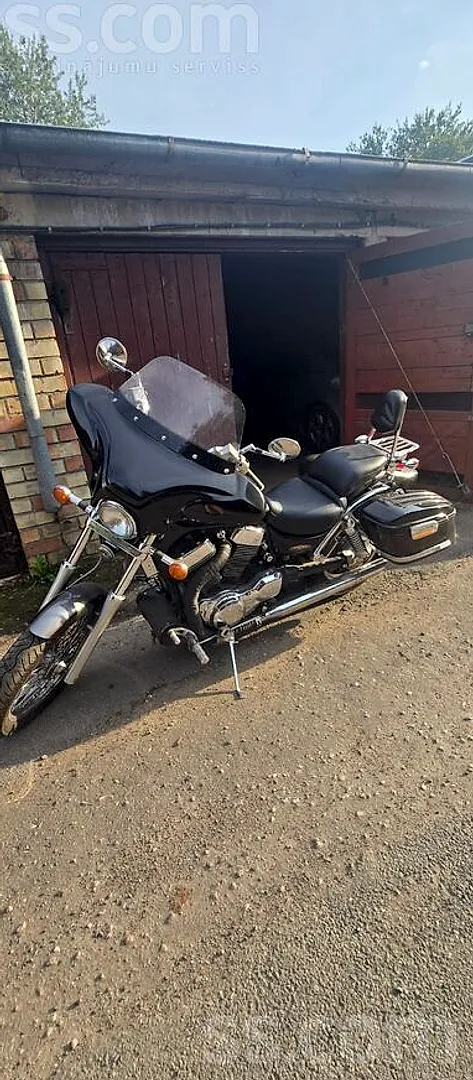 Suzuki Intruder, 2000. gads