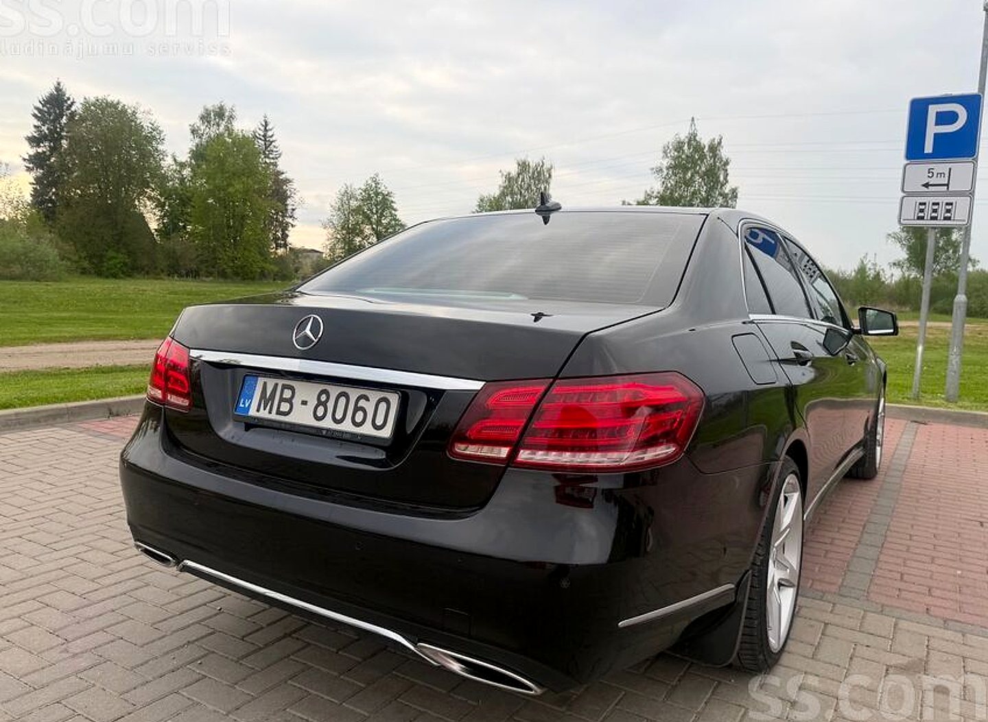 Mercedes-Benz E220 — foto 4