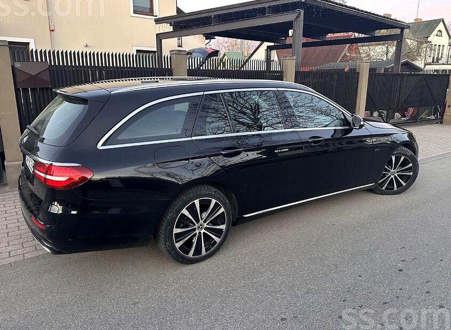 Mercedes-Benz E300 — foto 2