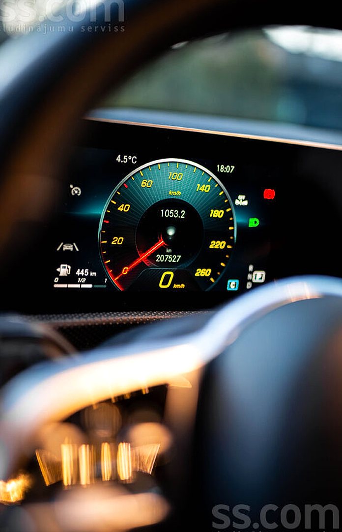 Mercedes-Benz CLA180 — foto 4