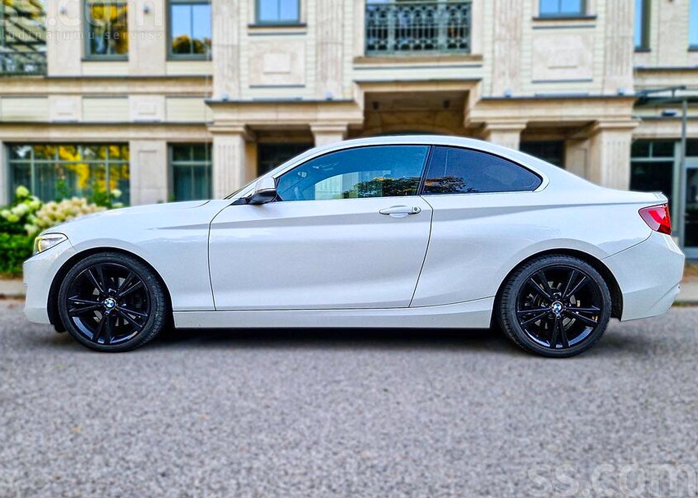 BMW 220 — foto 2