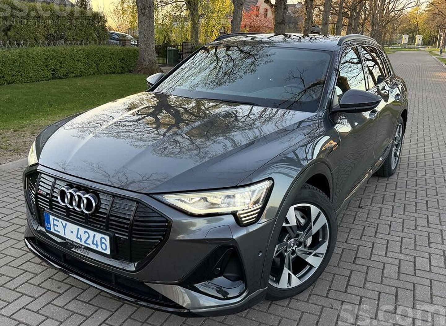 Audi E-tron — foto 2