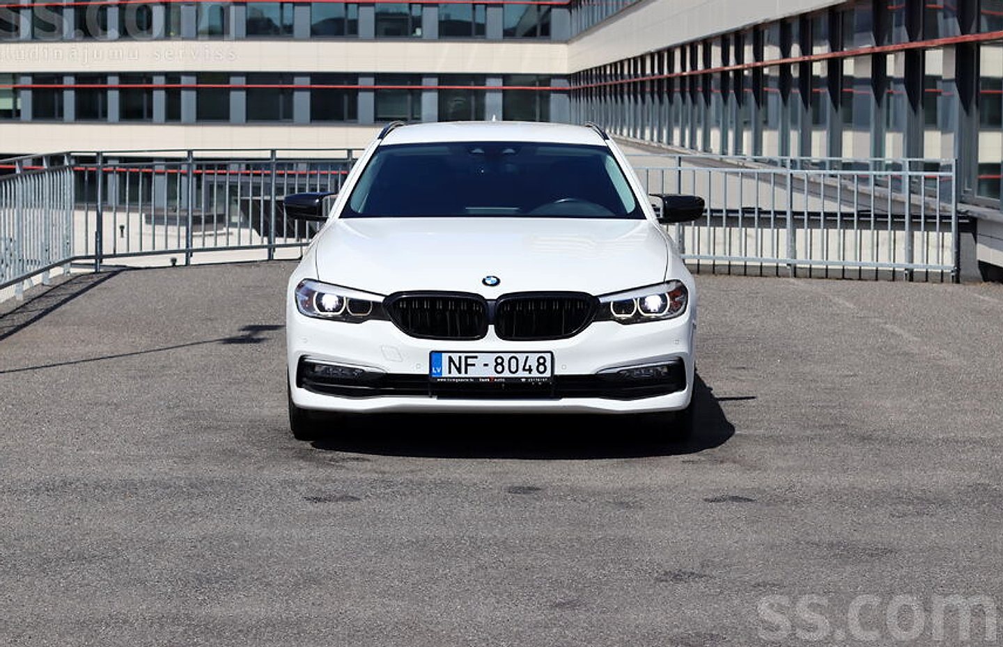 BMW 520 — foto 2