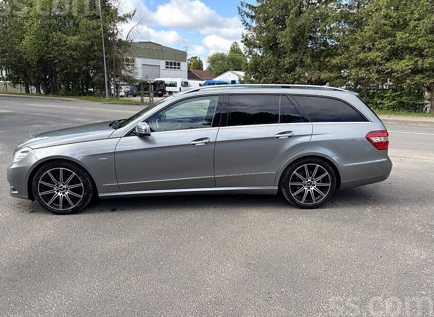 Mercedes-Benz E350 — foto 2