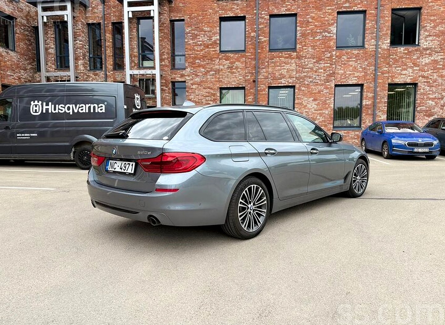 BMW 520 — foto 2
