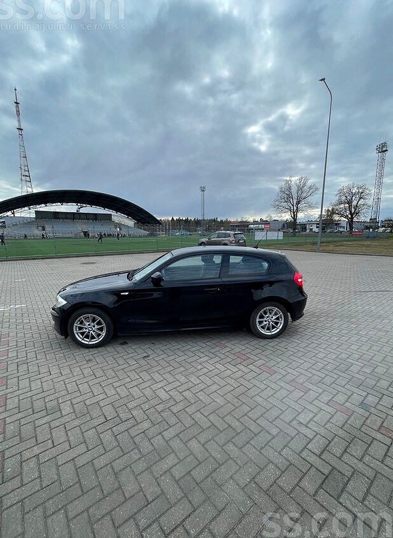BMW 118 — foto 2