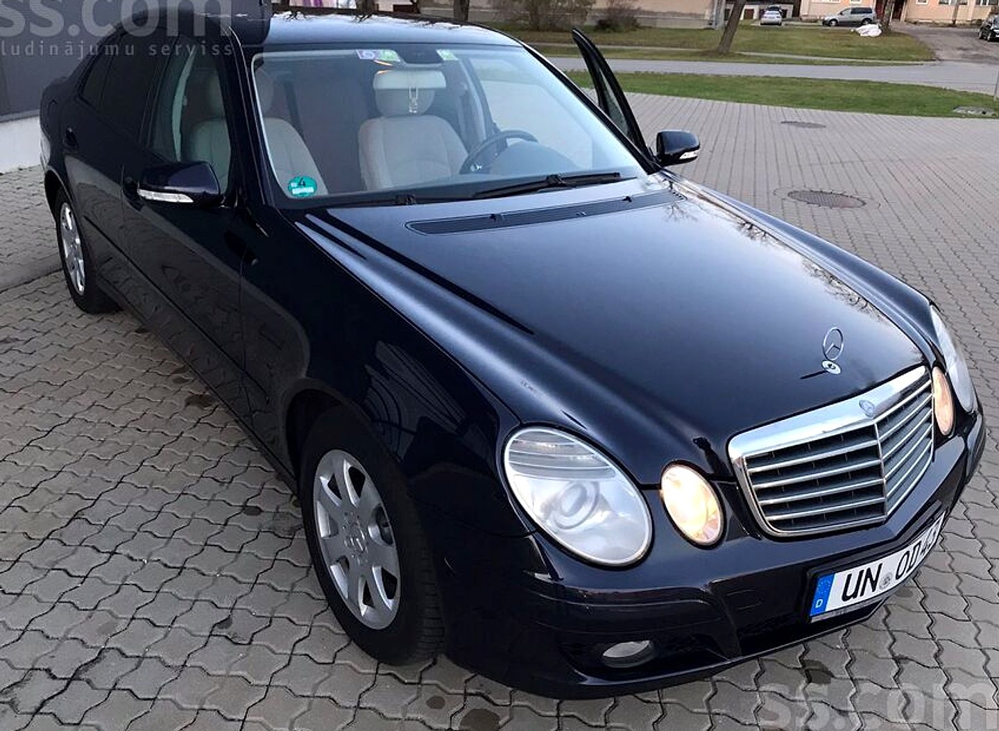 Mercedes-Benz E280 — foto 2
