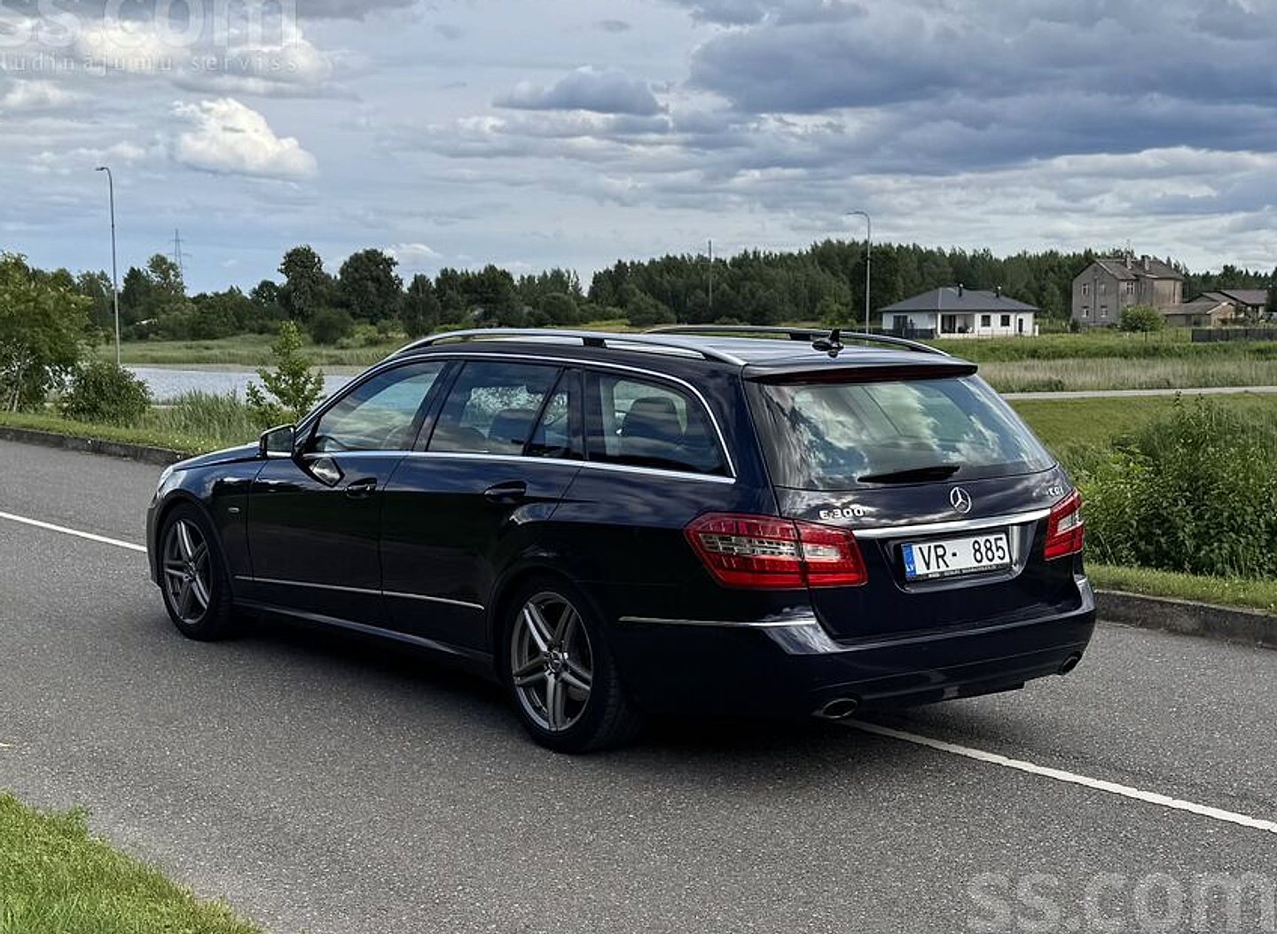Mercedes-Benz E300 — foto 4