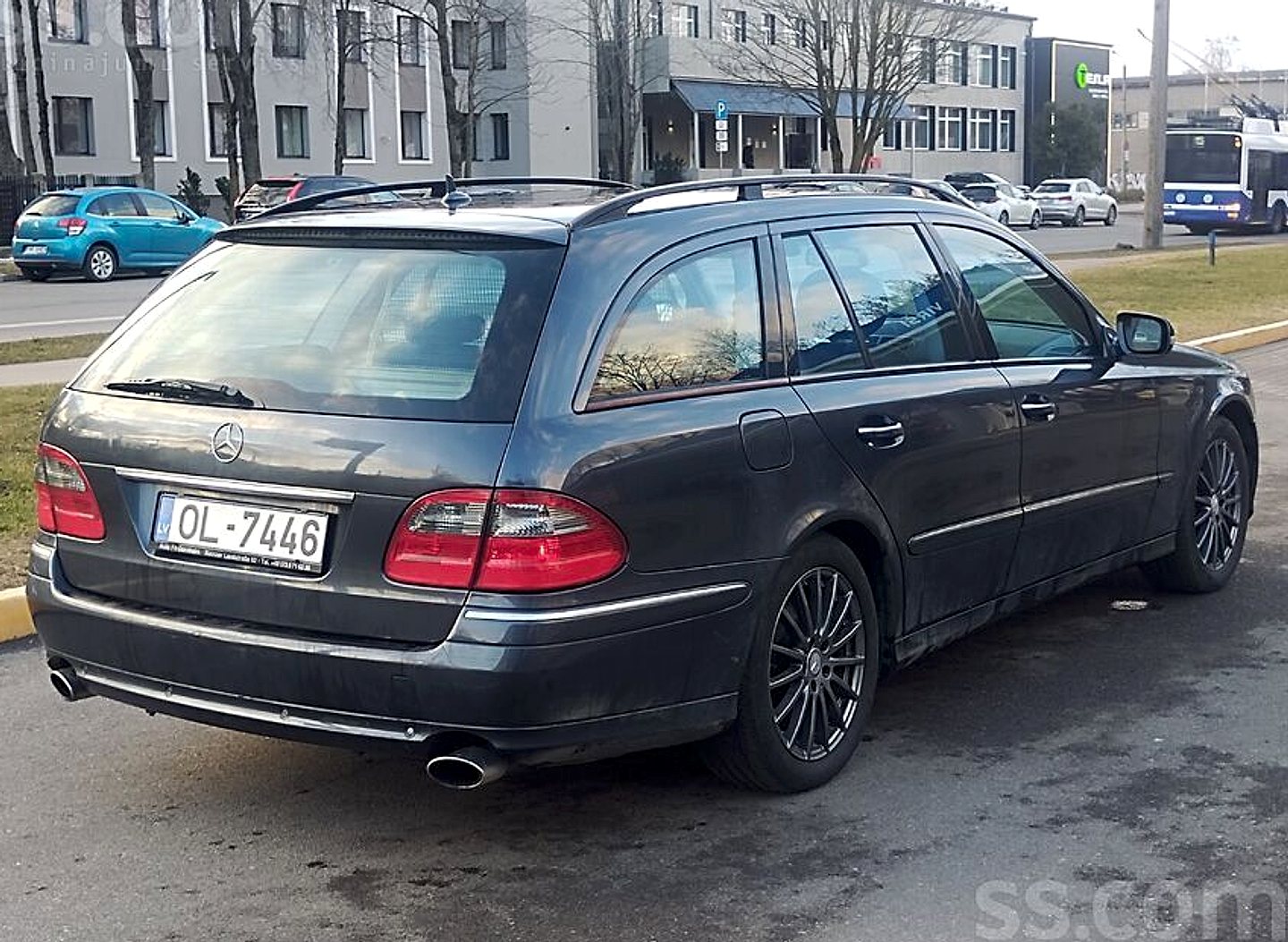 Mercedes-Benz E320 — foto 6