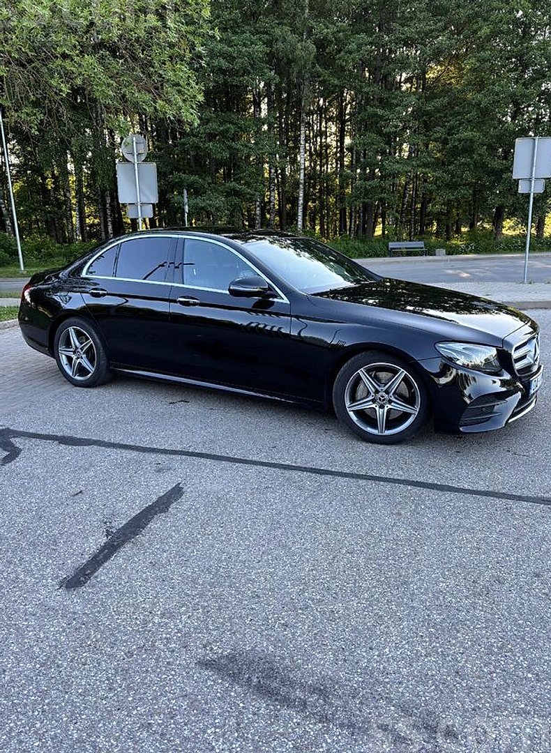 Mercedes-Benz E220 — foto 3