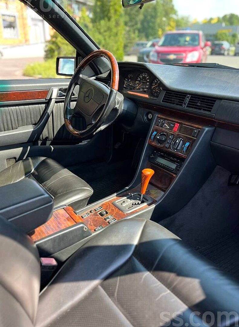 Mercedes-Benz E220 — foto 5