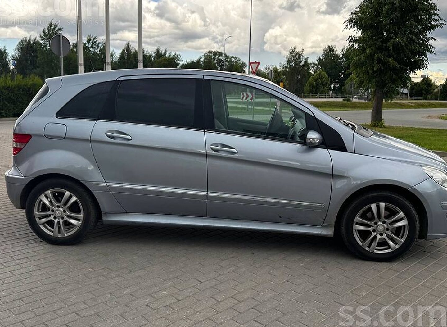 Mercedes-Benz B200 — foto 4