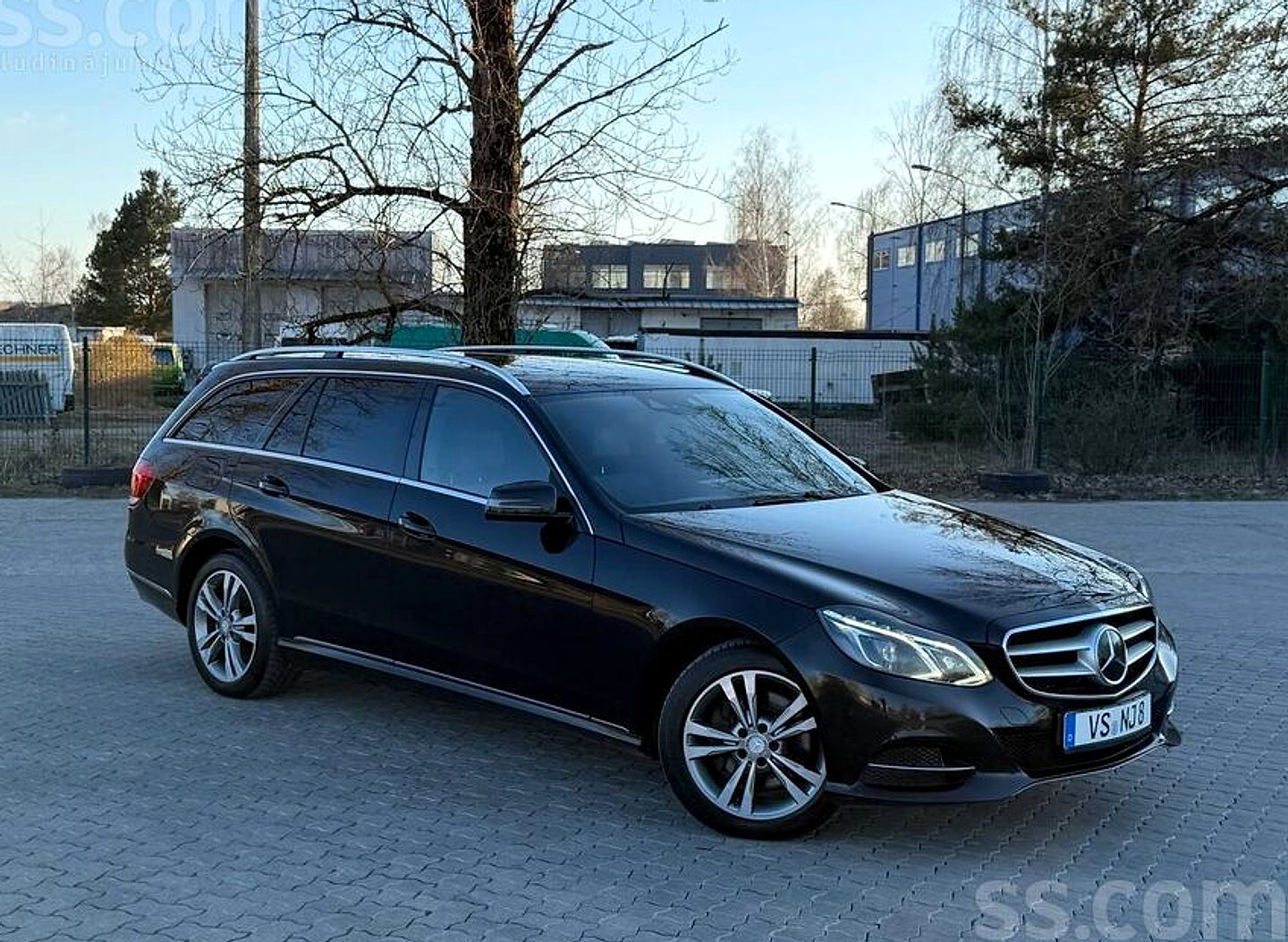 Mercedes-Benz E350 — foto 6