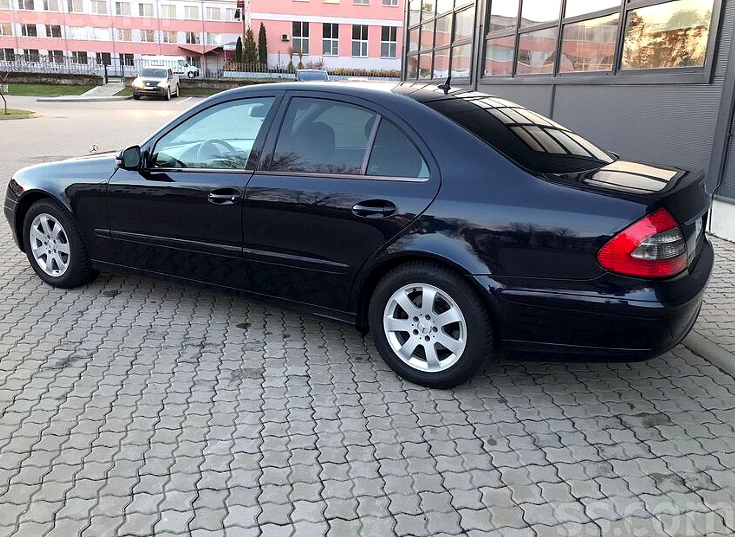 Mercedes-Benz E280 — foto 3