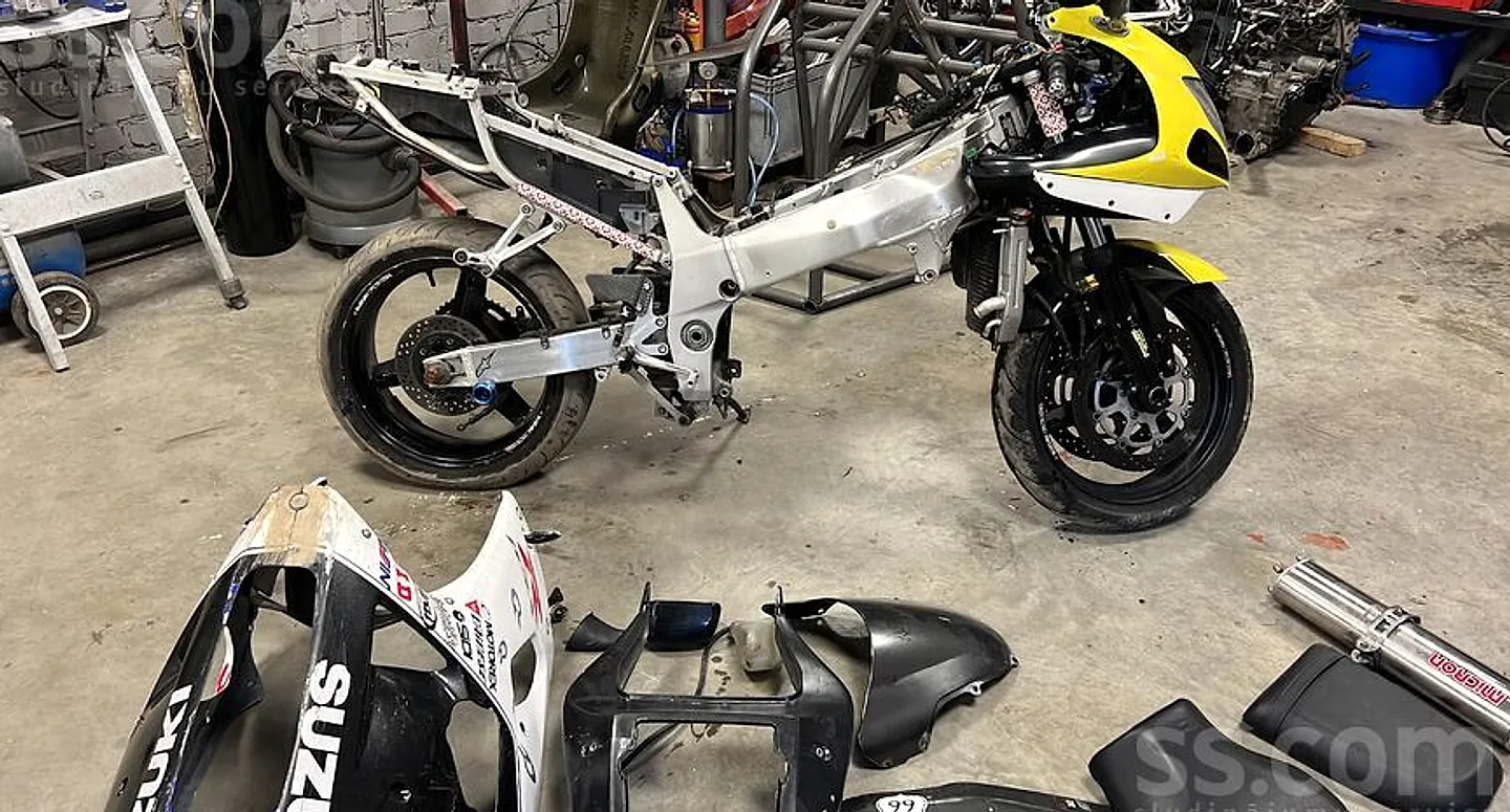 Suzuki Gsxr, 2001. gads