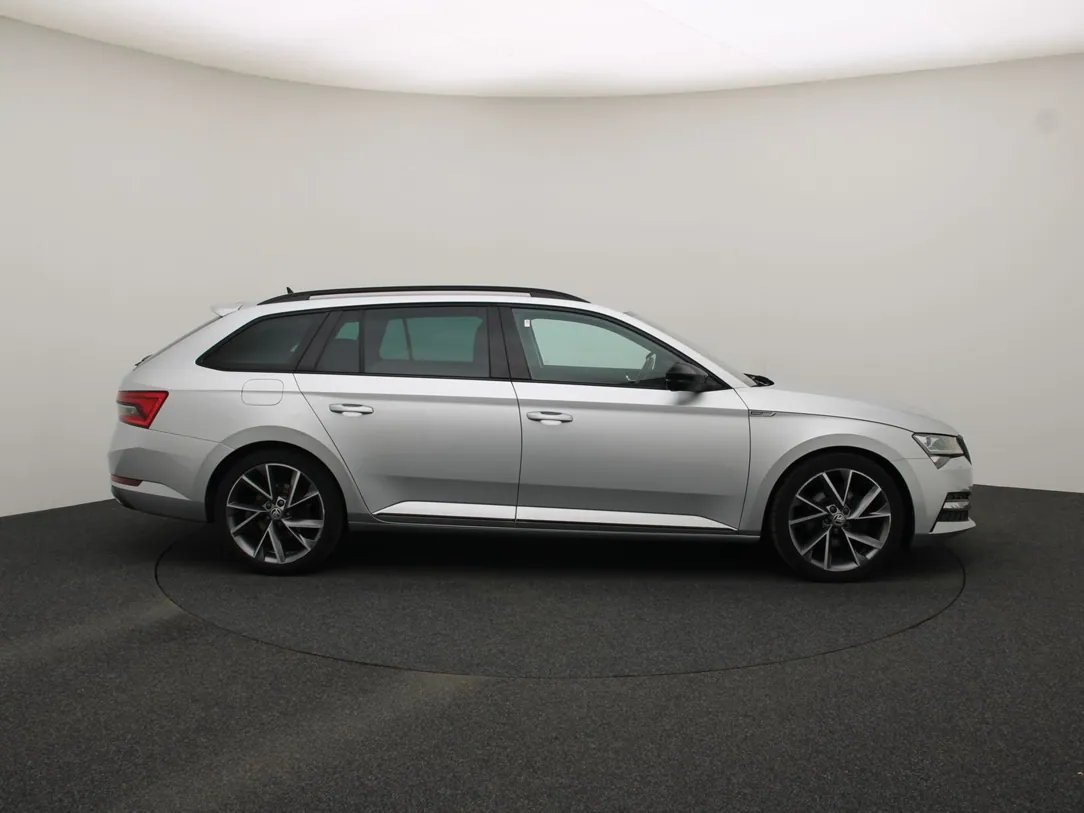 Škoda Superb — foto 10