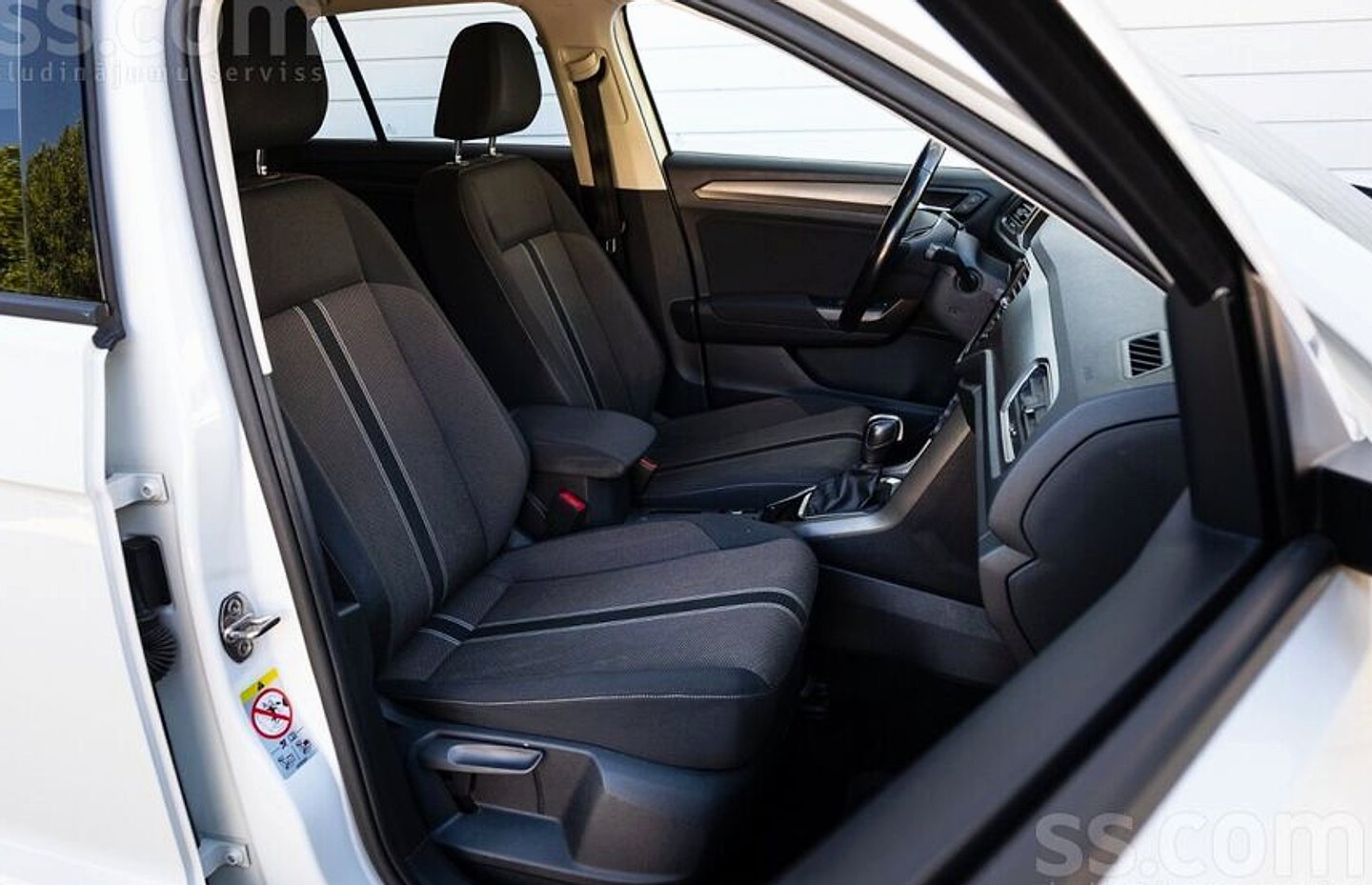 Volkswagen T-Roc — foto 6