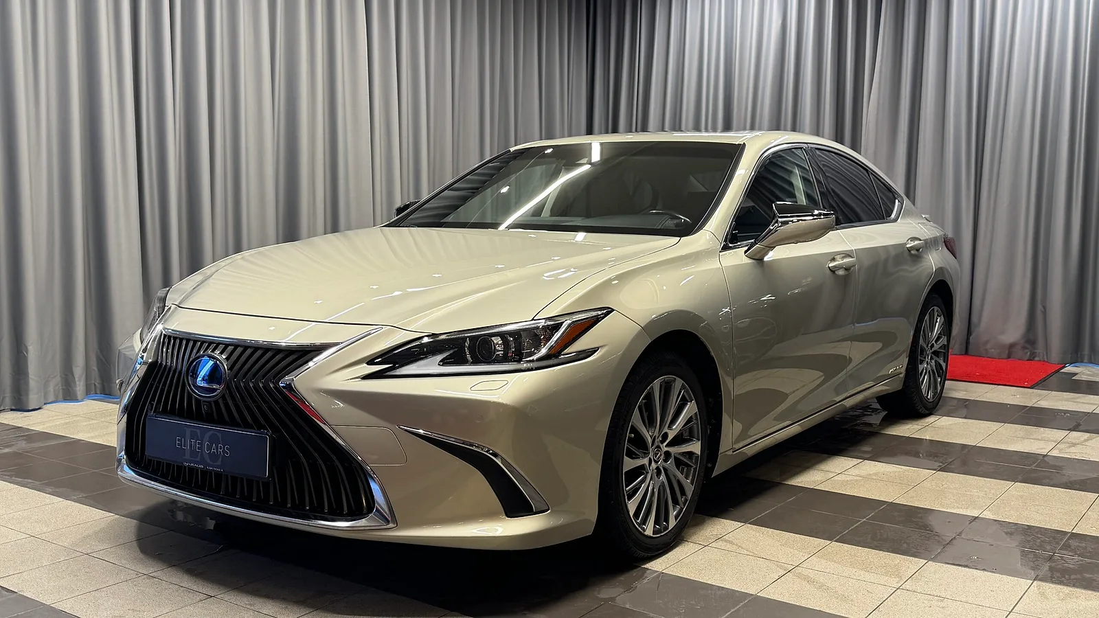 Lexus ES, 2019. gads