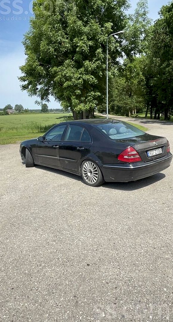 Mercedes-Benz E270 — foto 4