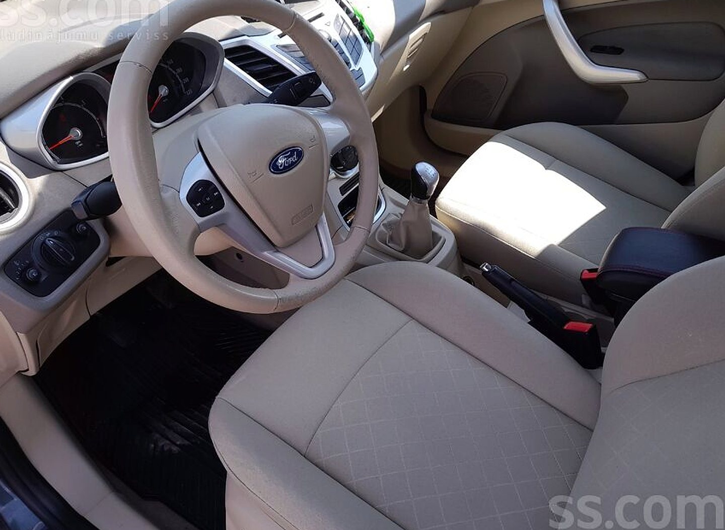 Ford Fiesta — foto 4
