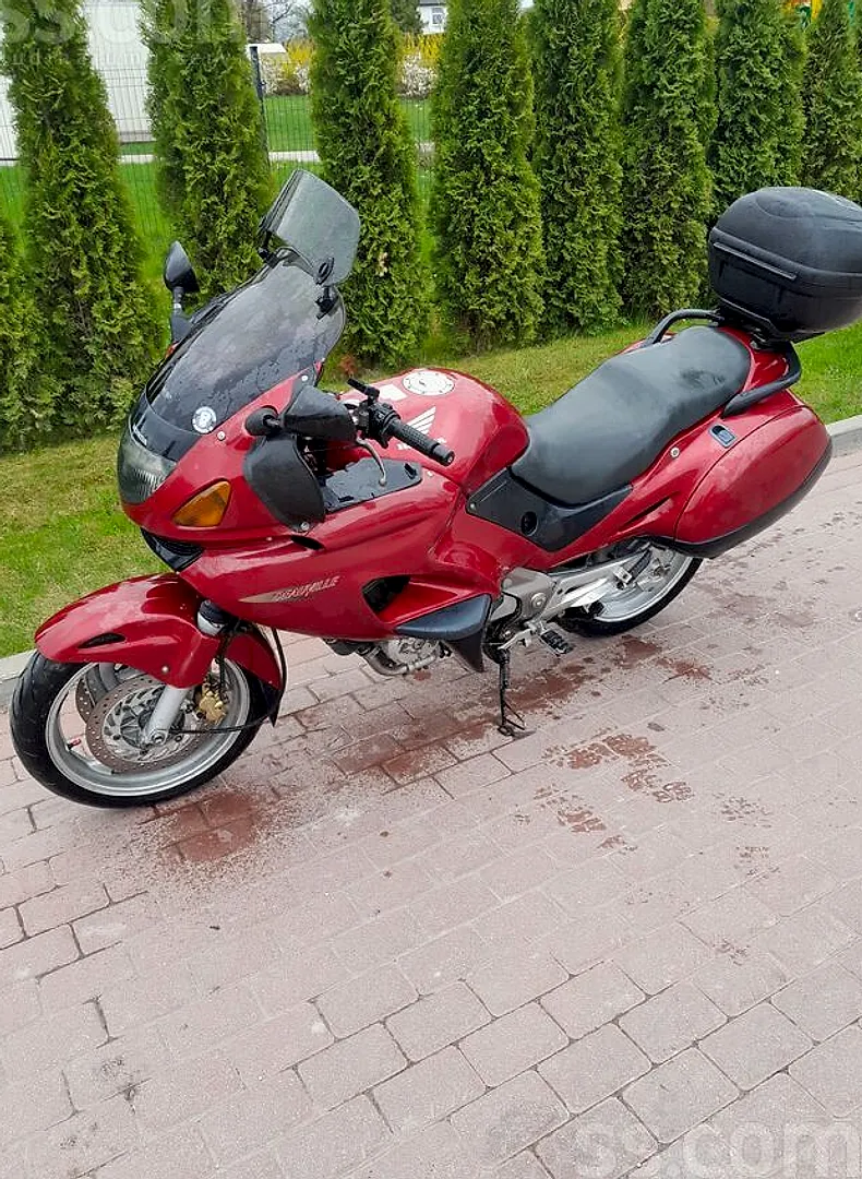 Honda Nt650V, 1999. gads
