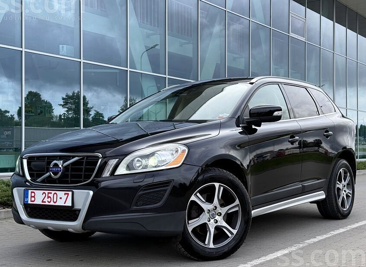 Volvo XC 60 — foto 2