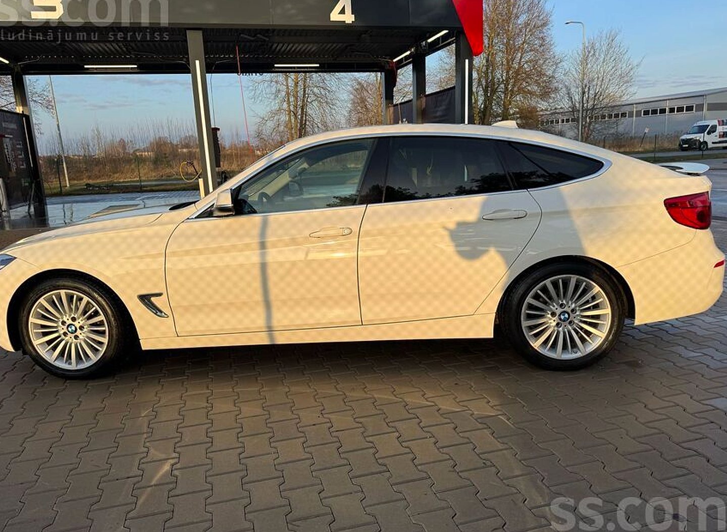 BMW 320 — foto 3