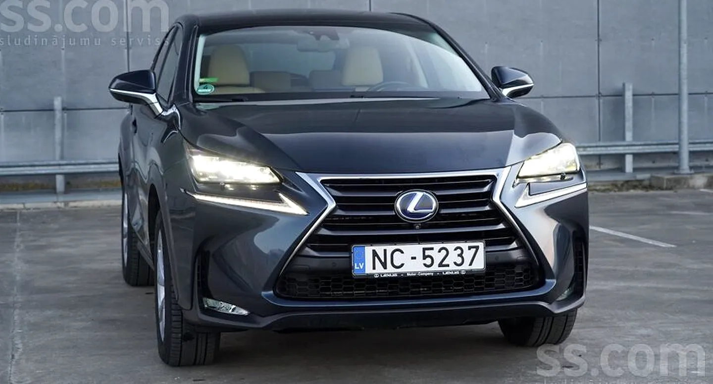 Lexus NX, 2015. gads
