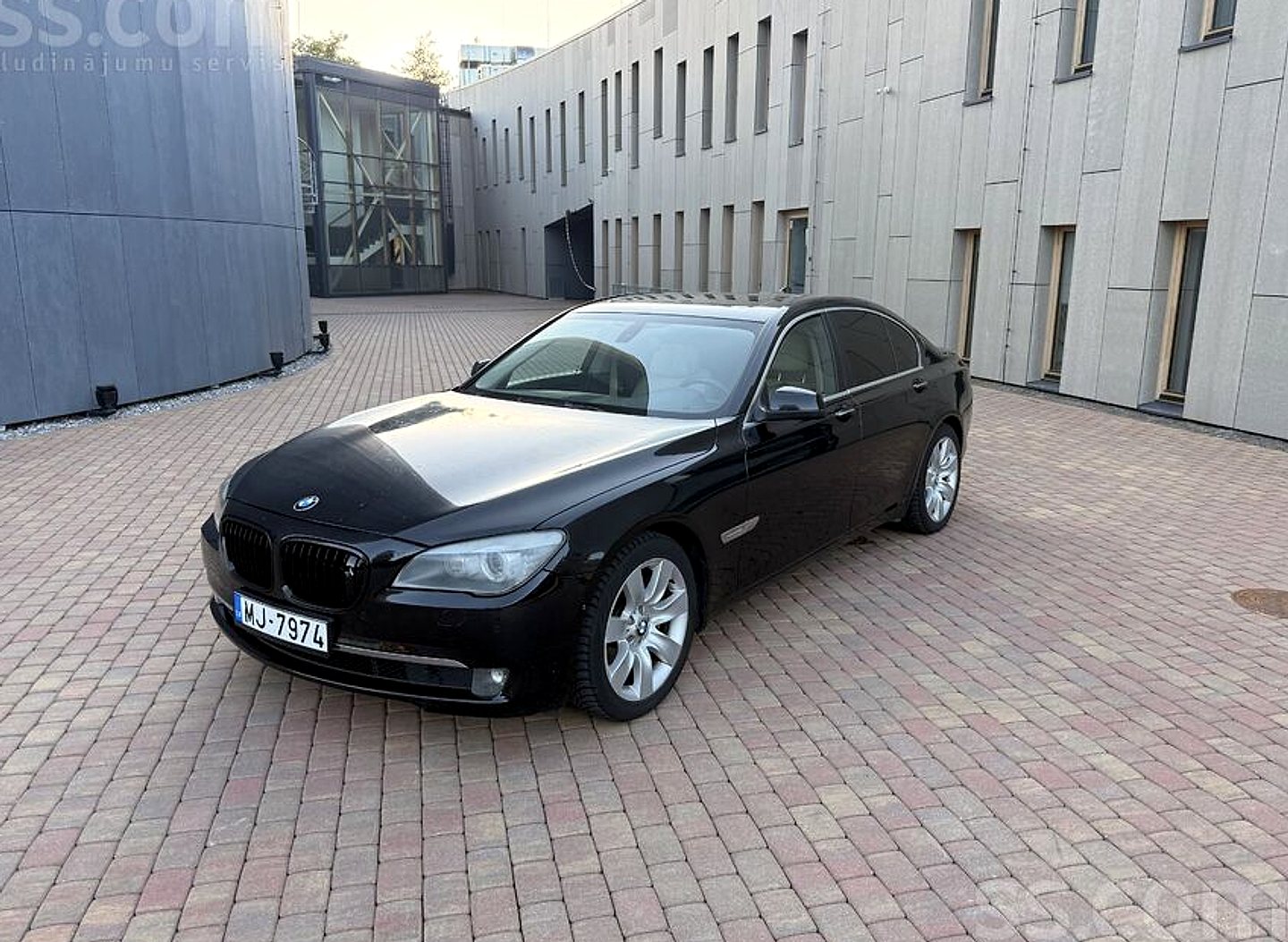 BMW 750 — foto 2