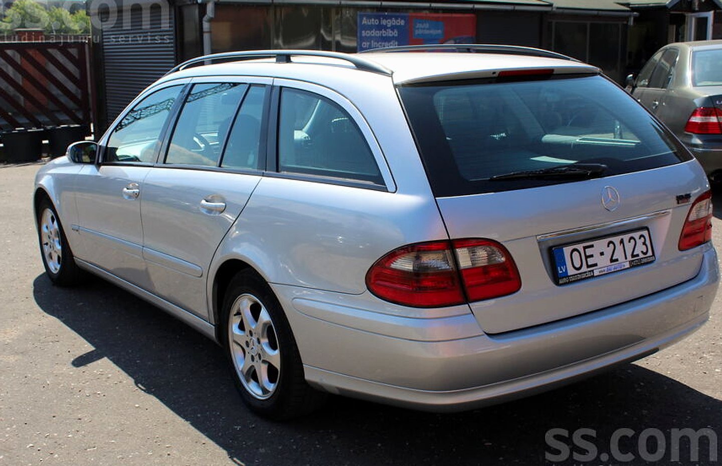 Mercedes-Benz E220 — foto 3