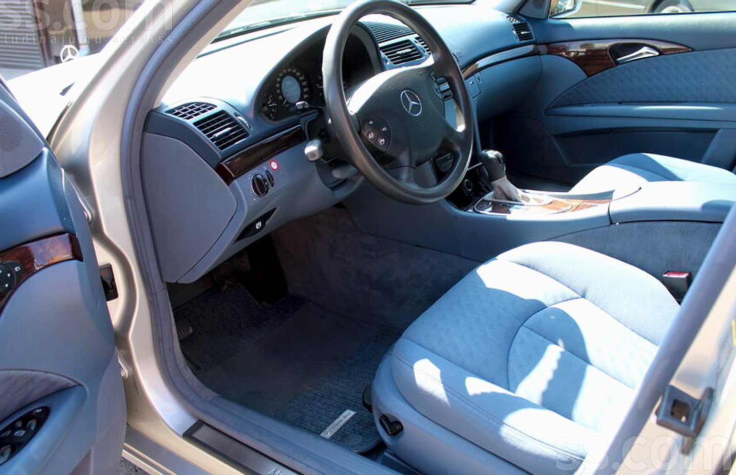 Mercedes-Benz E220 — foto 6