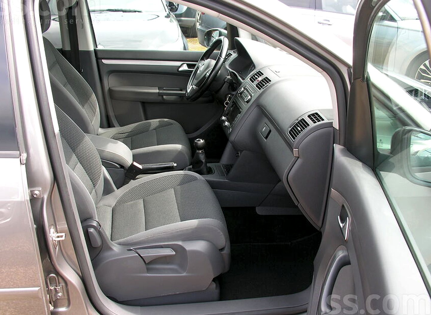 Volkswagen Touran — foto 5