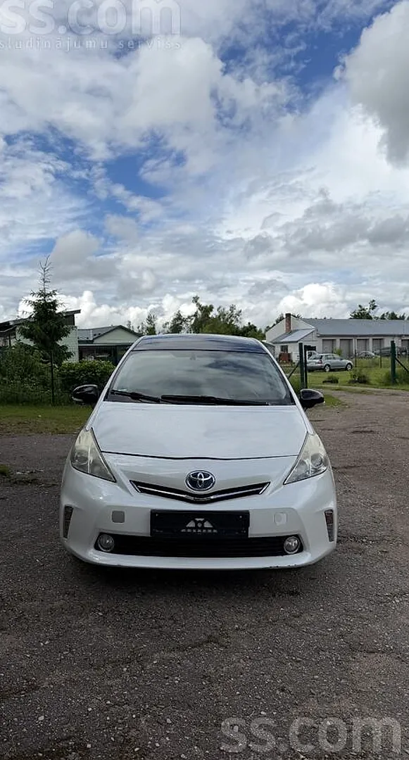 Toyota Prius+, 2012. gads