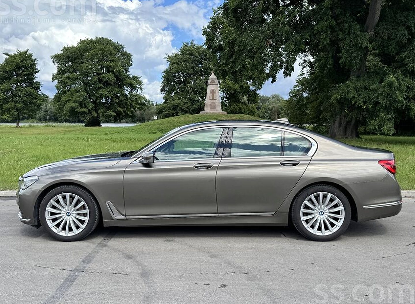 BMW 750 — foto 4