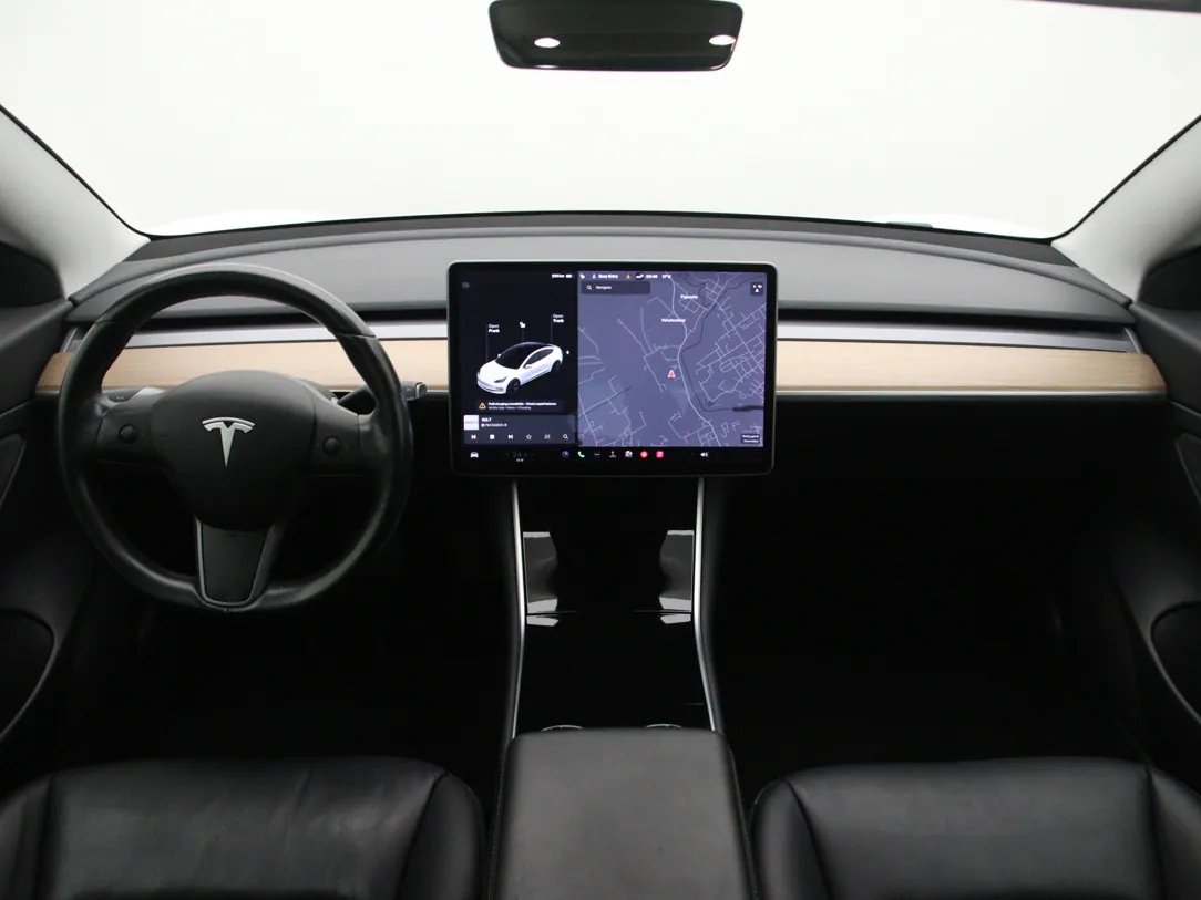 TESLA Model 3 — foto 3