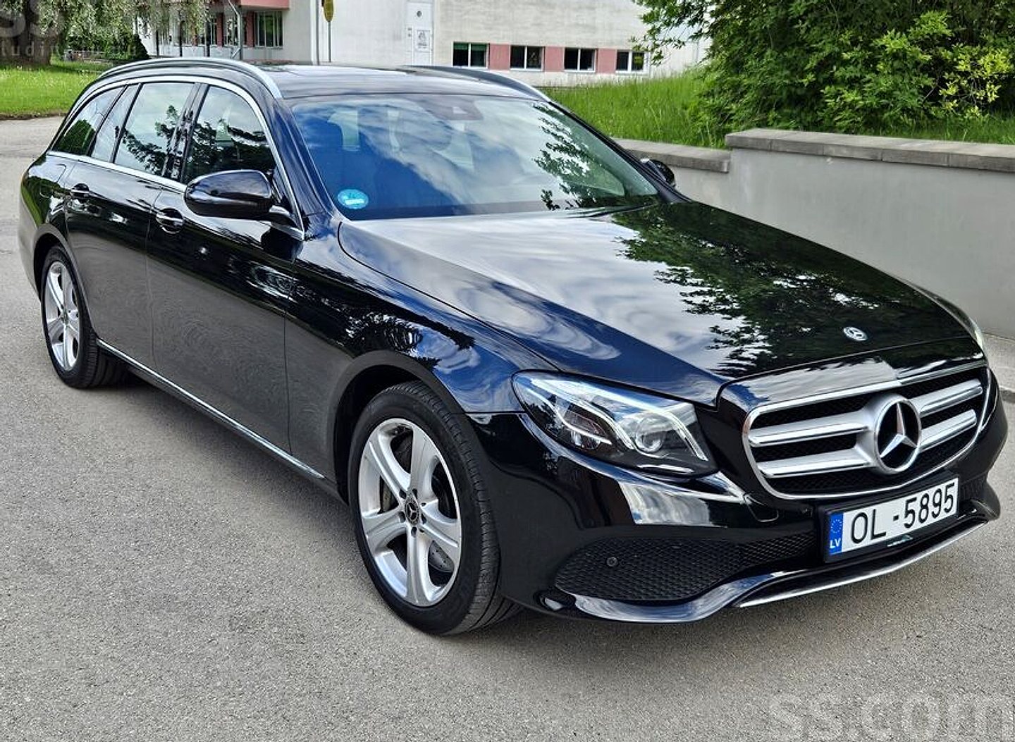 Mercedes-Benz E350 — foto 3