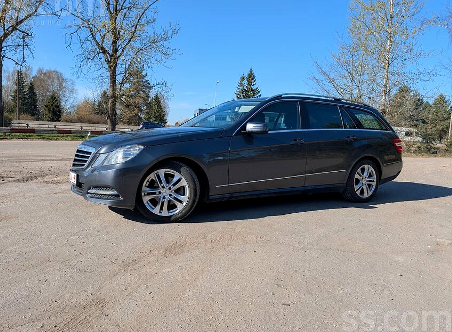 Mercedes-Benz E220 — foto 4
