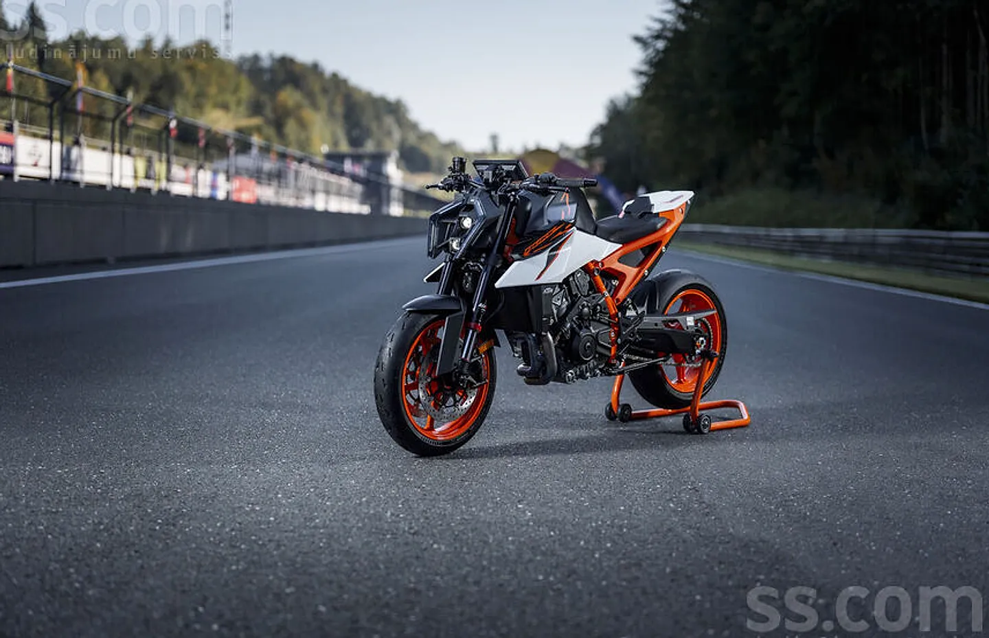 KTM 990 Duke R, 2026. gads