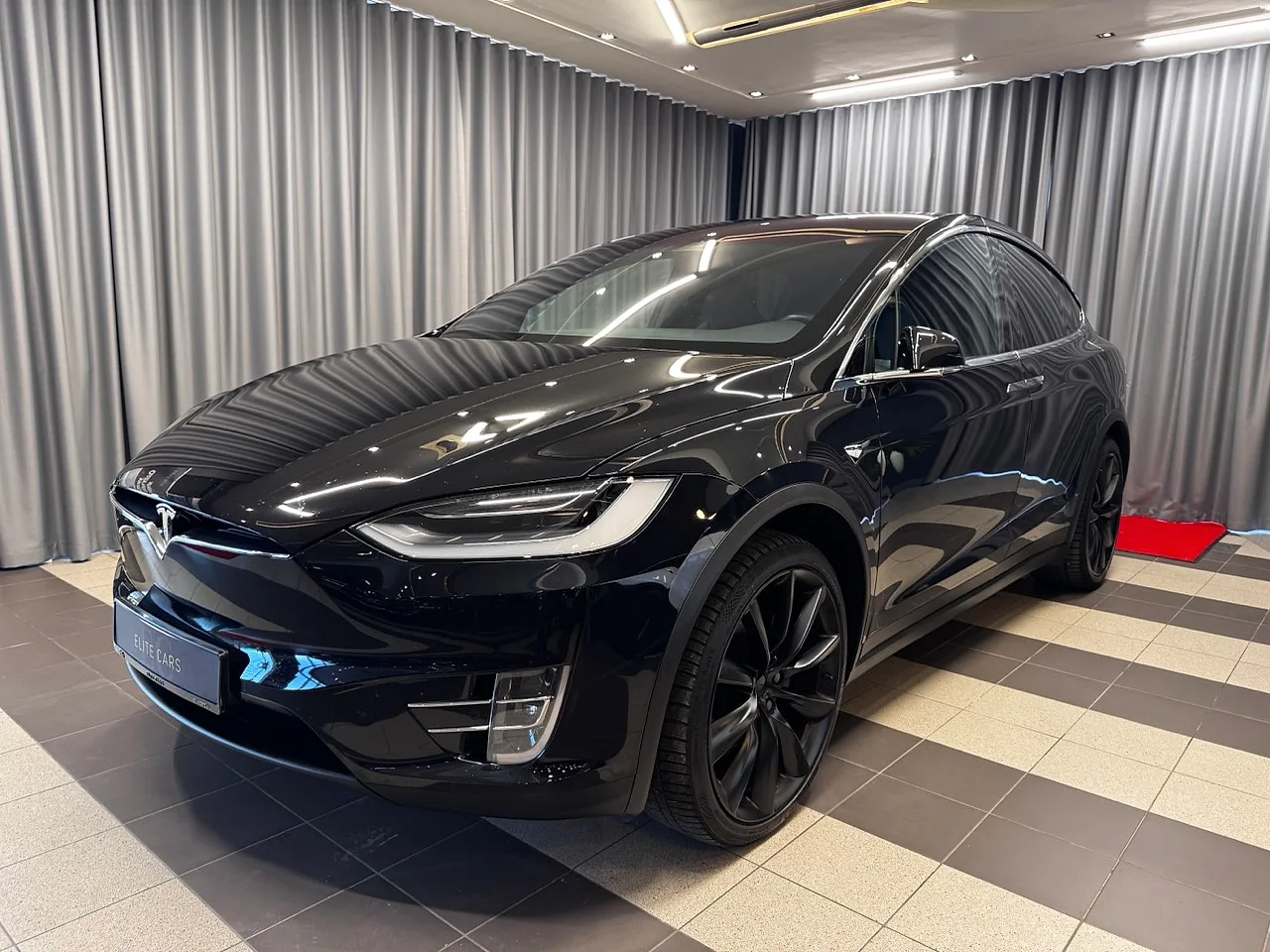 Tesla Model X, 2018. gads