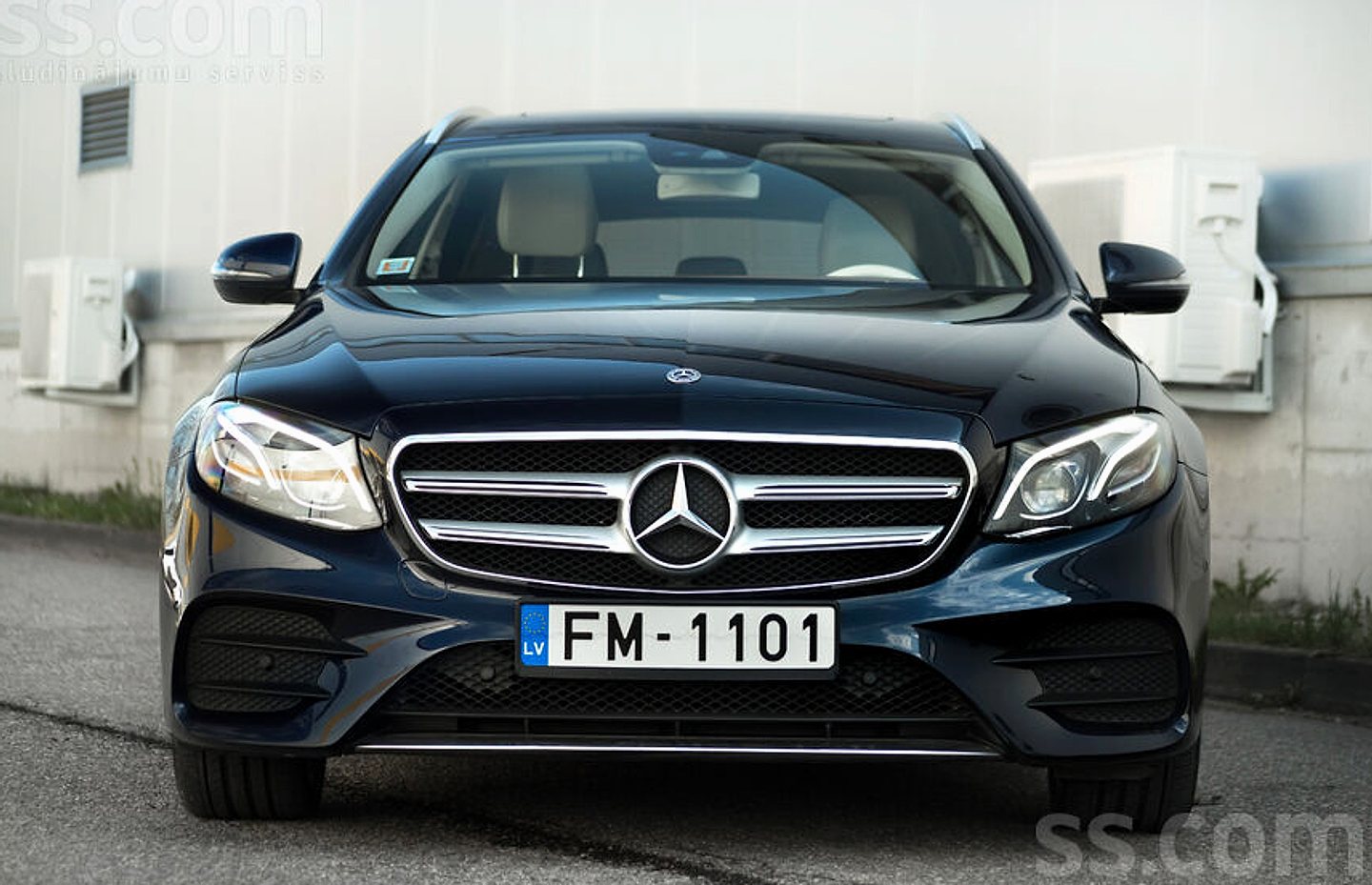 Mercedes-Benz E350 — foto 6