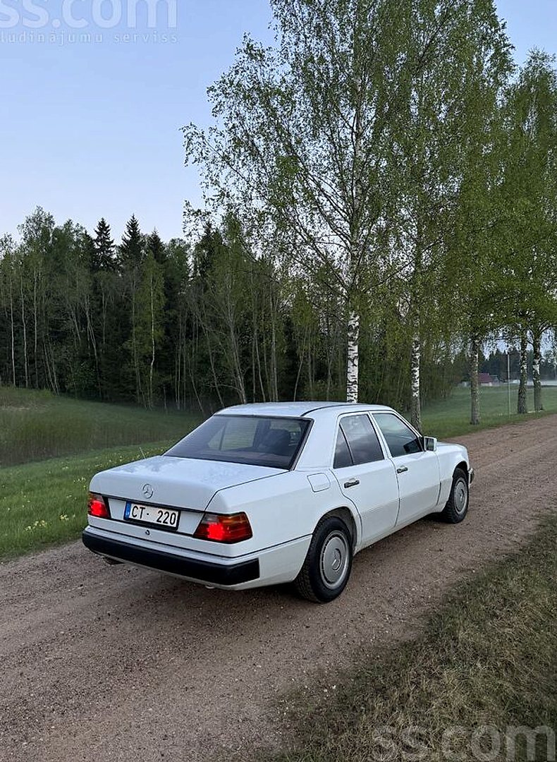 Mercedes-Benz E200 — foto 3