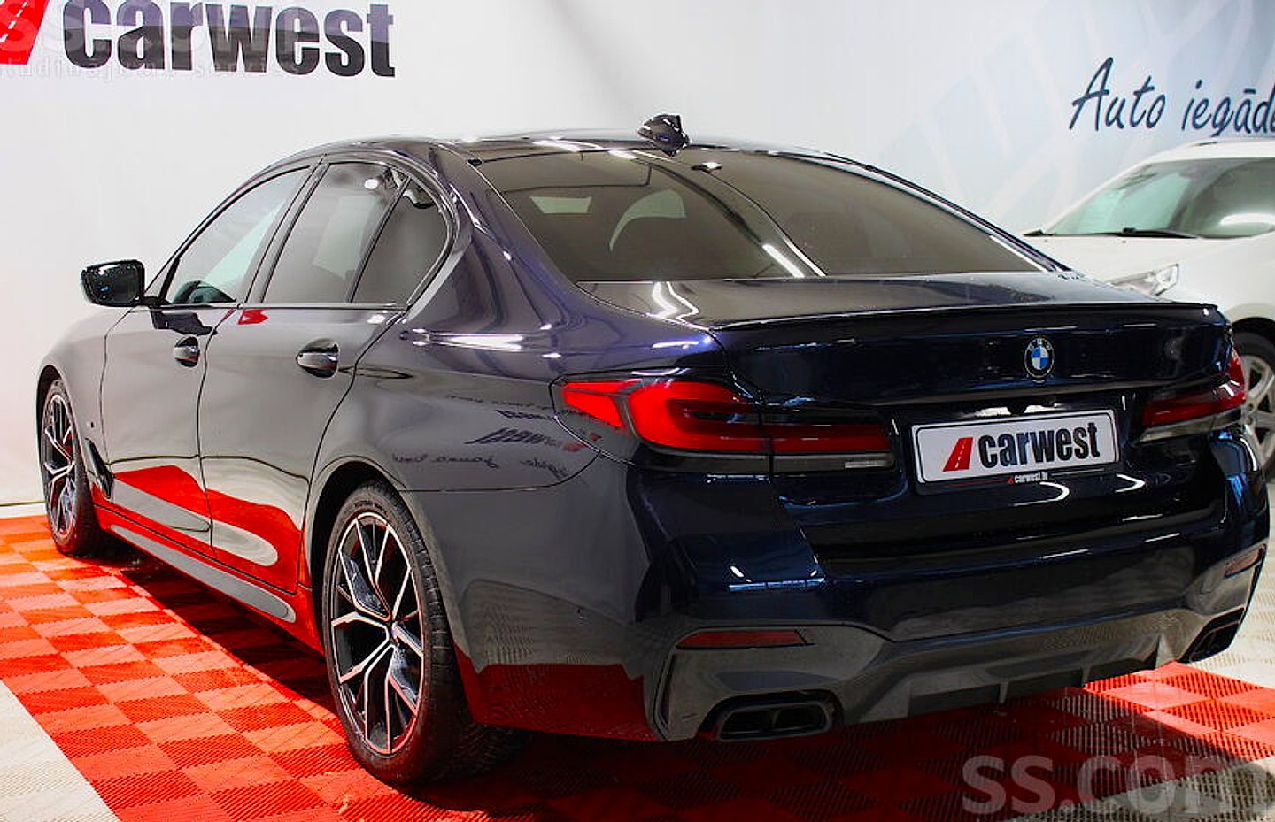 BMW 550 — foto 6