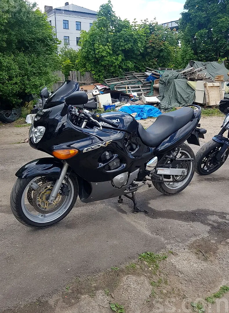 Suzuki Gsxf