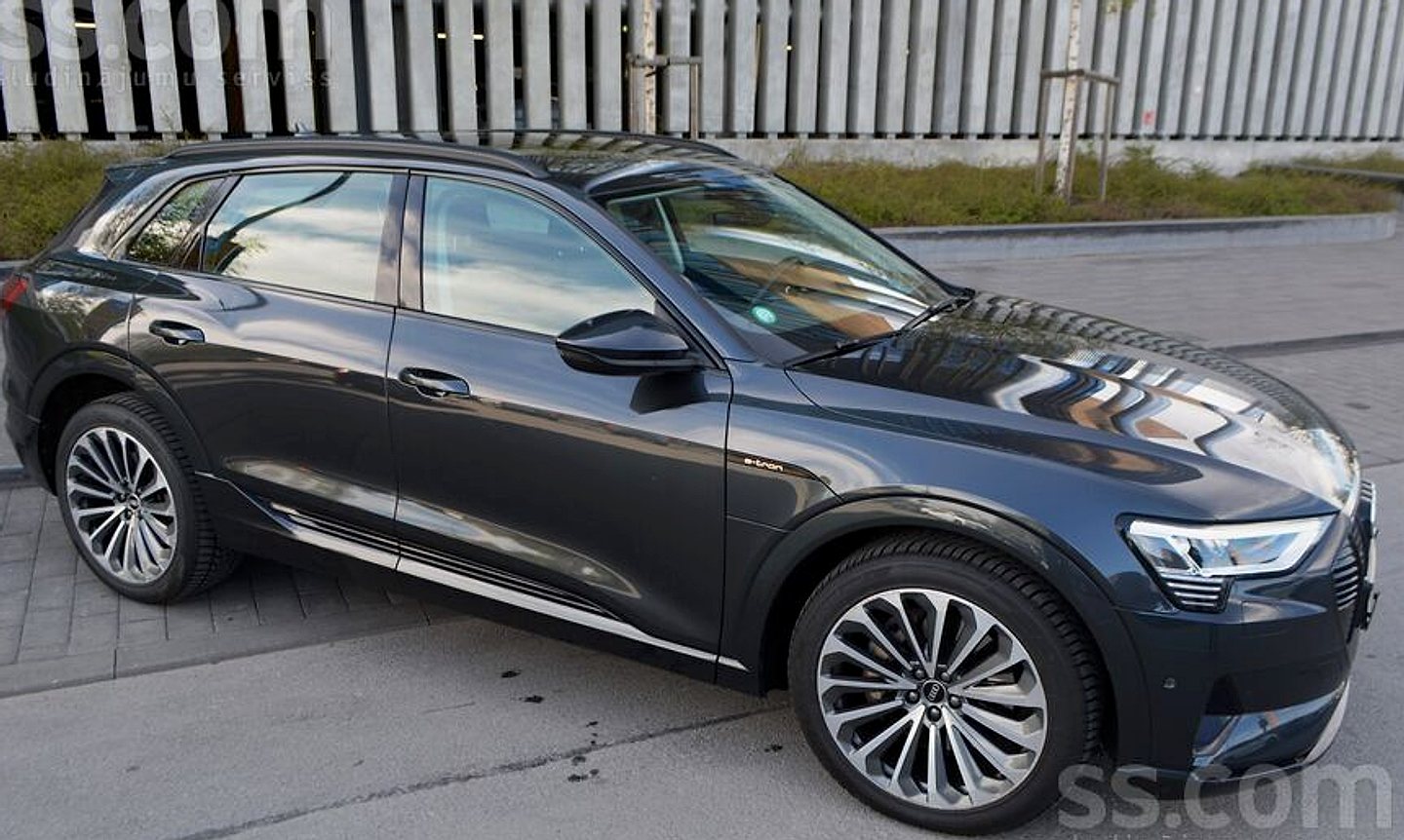 Audi E-tron — foto 5